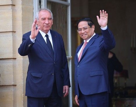 Prime Minister hopes Vietnam - France promote urban transport cooperation