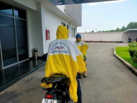 Oristar HCM Trade Union Gives Raincoats to All Staff and Employees on the 2025 Rainy Season