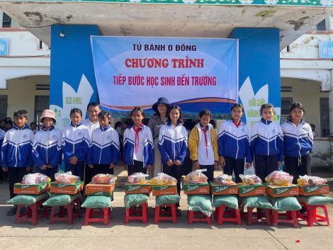 JOIN HANDS AFTER STORM NO. 13 – ORISTAR ACCOMPANIES CHILDREN IN FLOODED AREAS